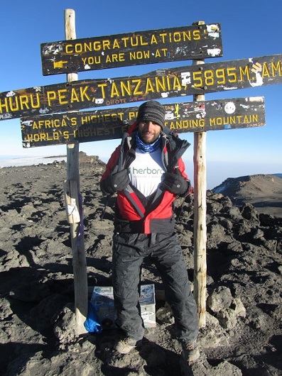 Iago Álvarez nos lleva a la cima del Kilimanjaro