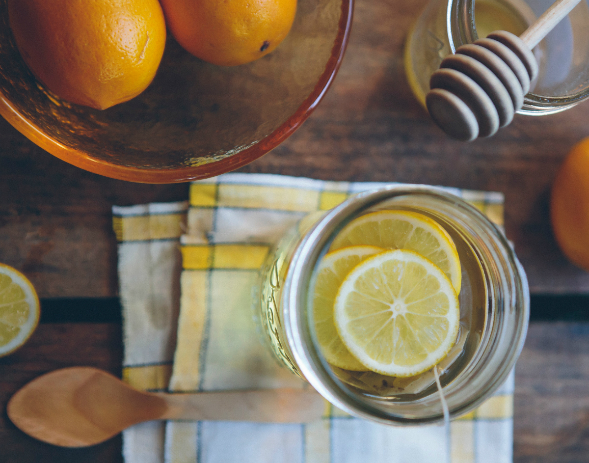 Agua con limón, ¿cuáles son sus beneficios?